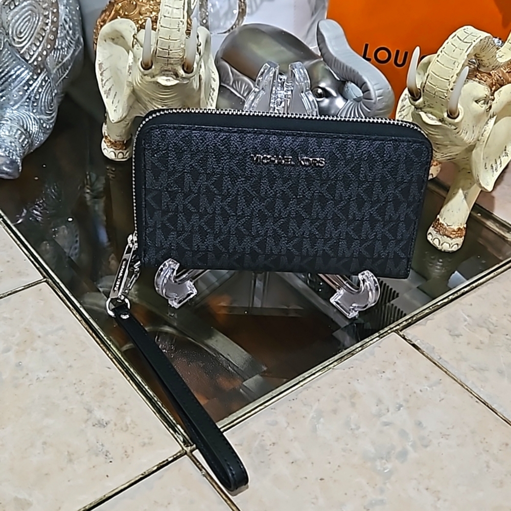 NWOT! MICHAEL KORS Zip Around Jet Set Large Wallet